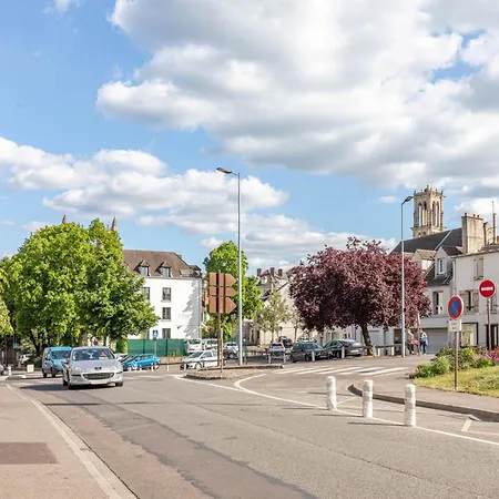 Chic With Parking Apartment Mantes-la-Jolie