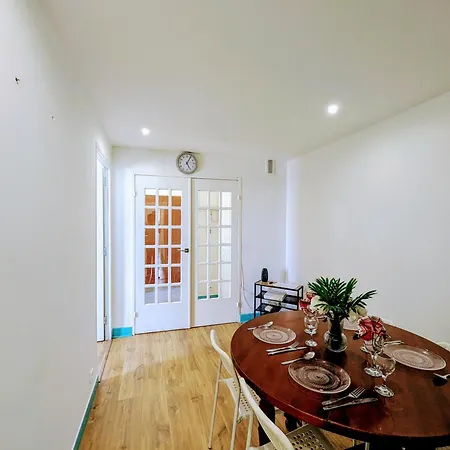 Chic With Parking Apartment Mantes-la-Jolie