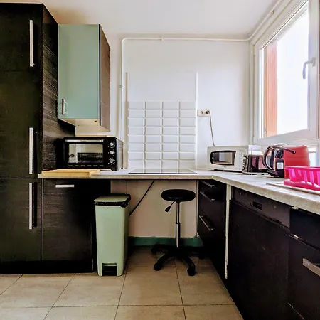 Chic With Parking Apartment *