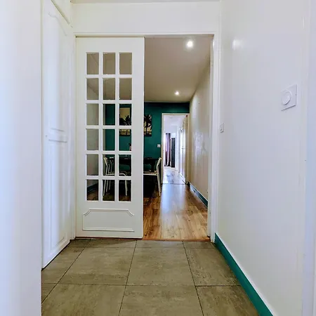 Chic With Parking Apartment Mantes-la-Jolie