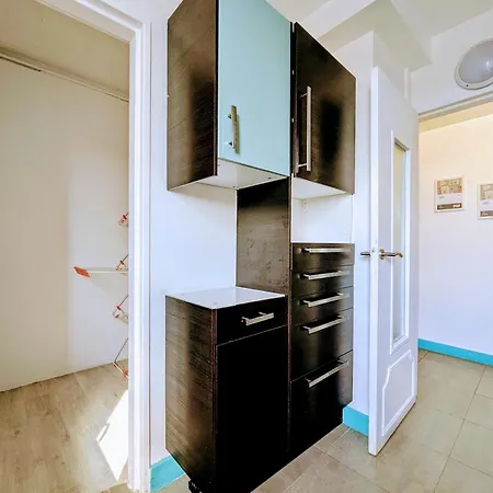 Apartment Chic With Parking *